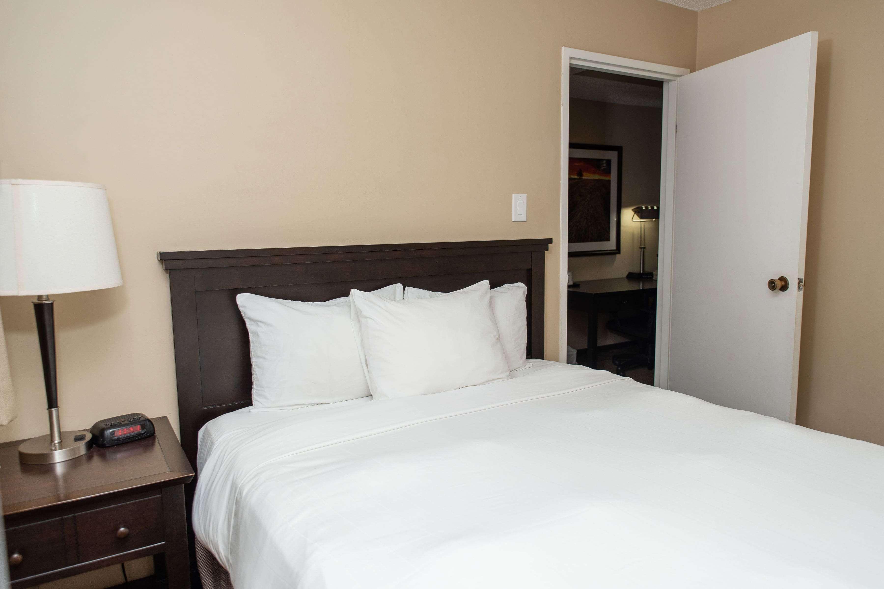 Baymont By Wyndham Red Deer Hotel Buitenkant foto