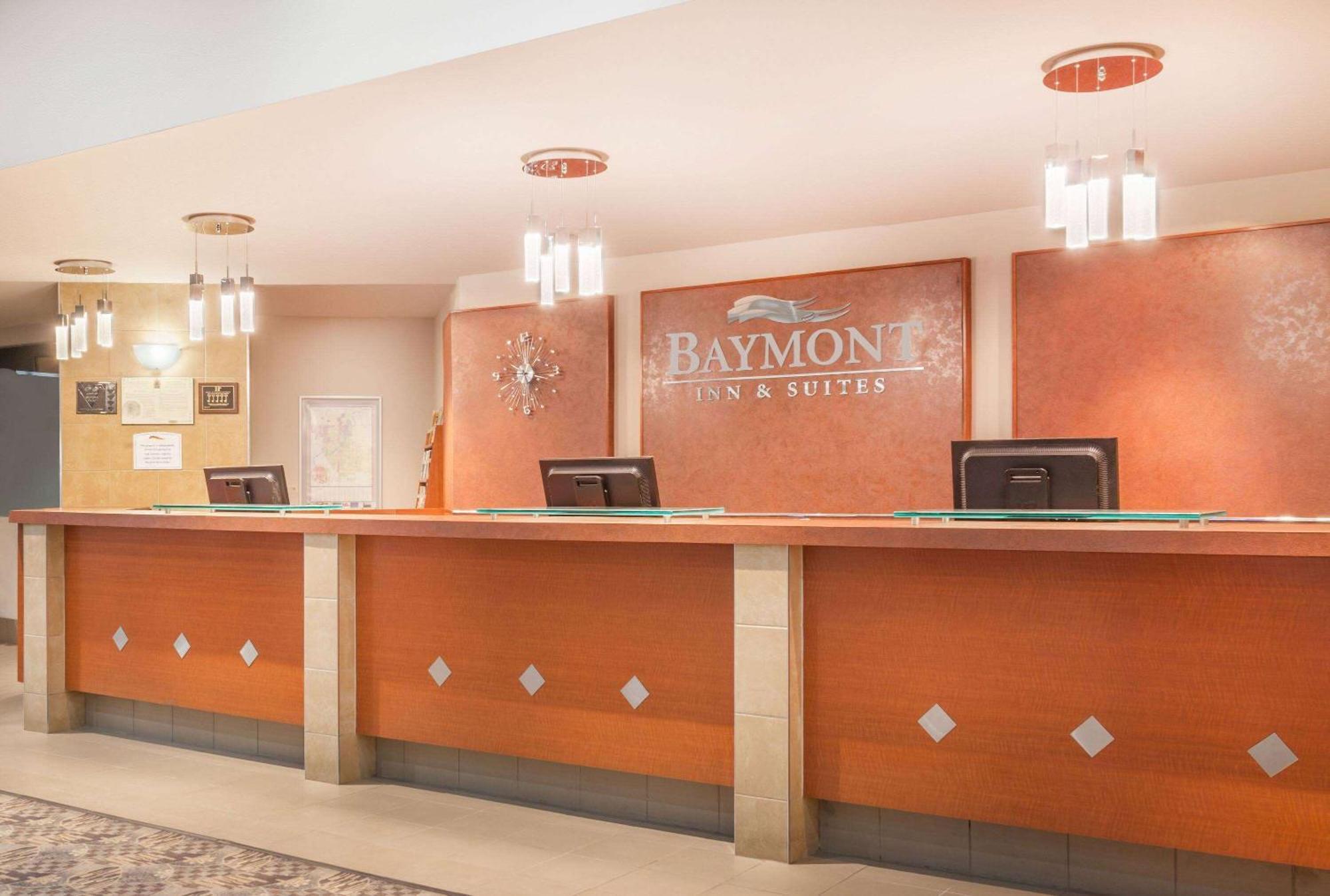 Baymont By Wyndham Red Deer Hotel Buitenkant foto