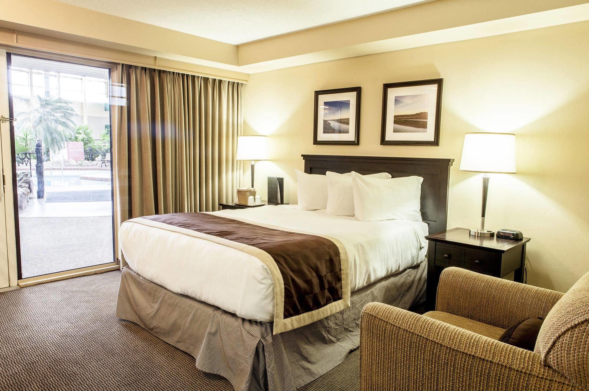 Baymont By Wyndham Red Deer Hotel Buitenkant foto