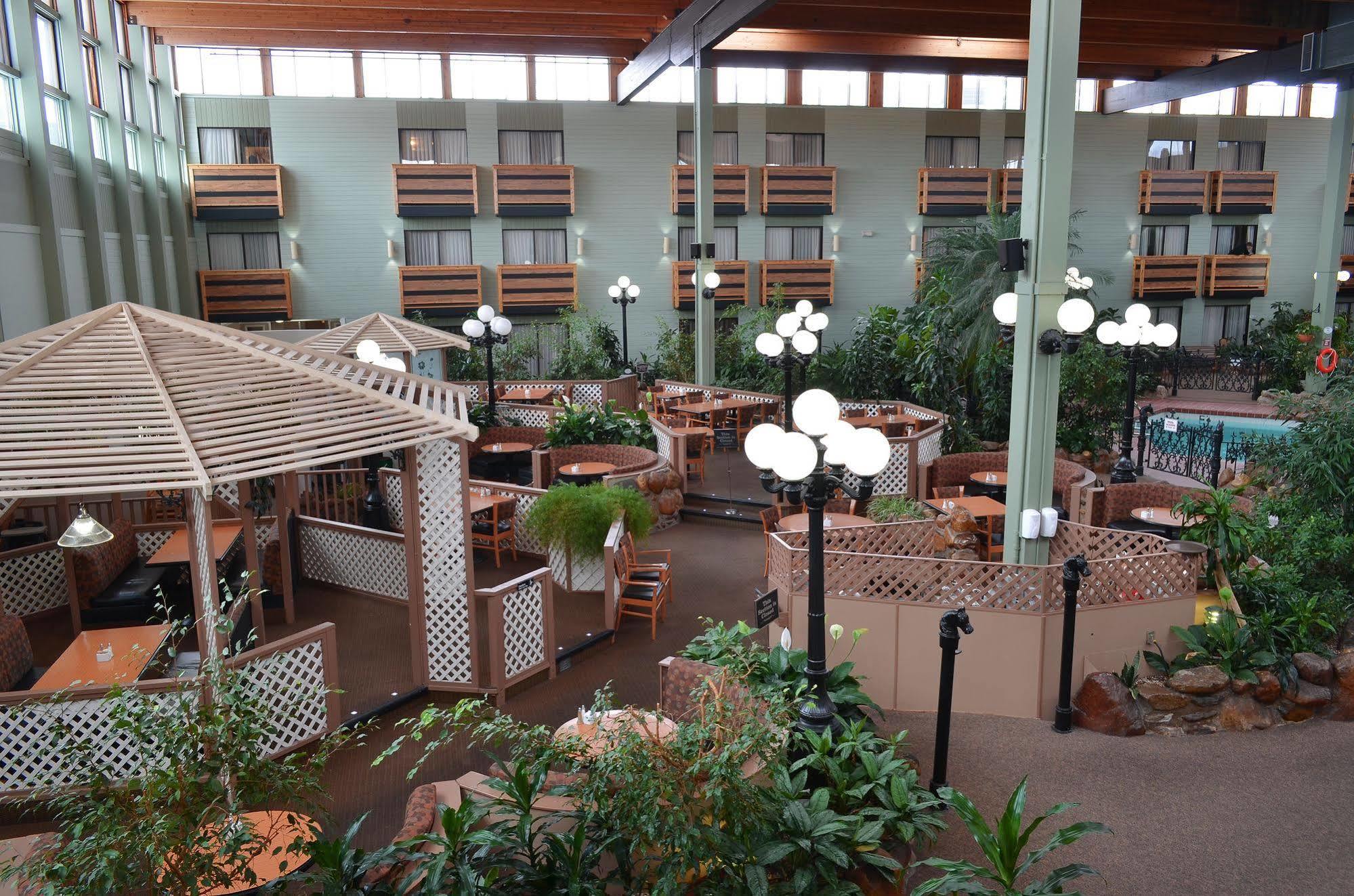 Baymont By Wyndham Red Deer Hotel Buitenkant foto
