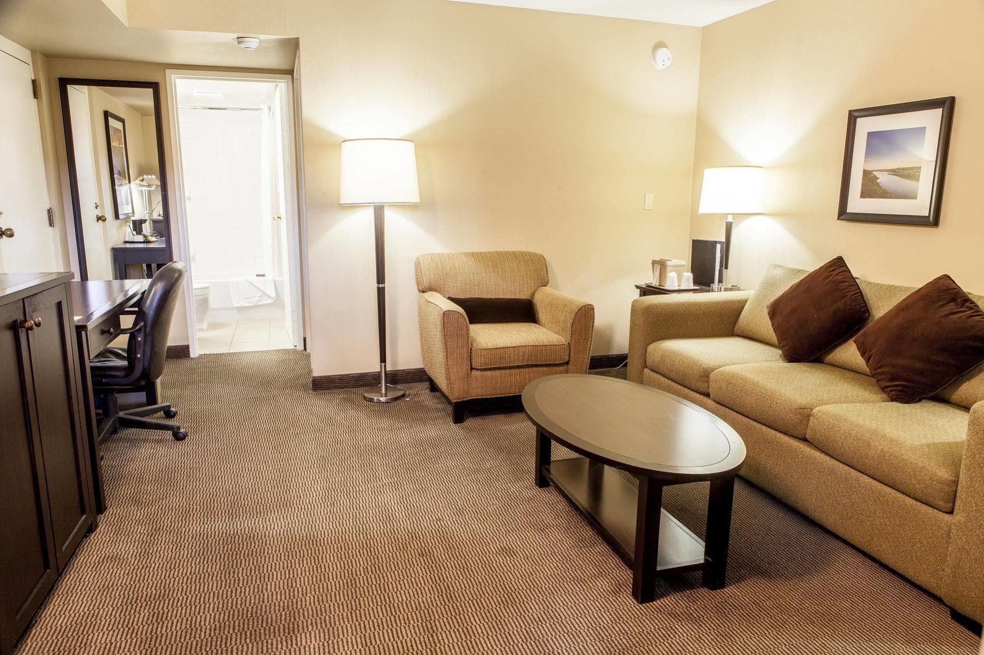 Baymont By Wyndham Red Deer Hotel Buitenkant foto
