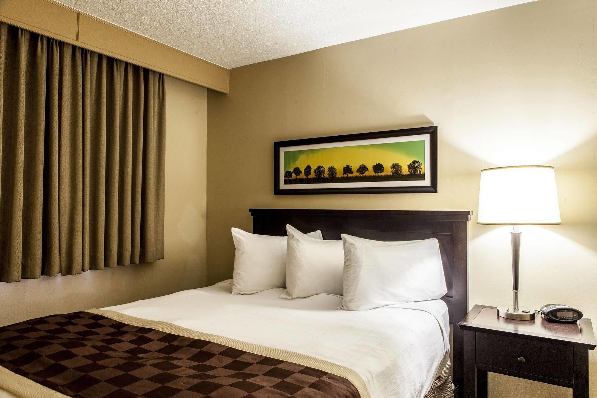 Baymont By Wyndham Red Deer Hotel Buitenkant foto