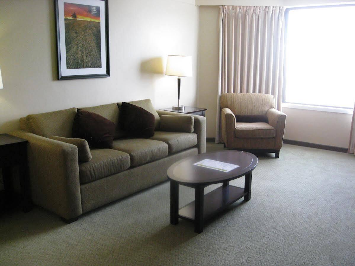 Baymont By Wyndham Red Deer Hotel Buitenkant foto