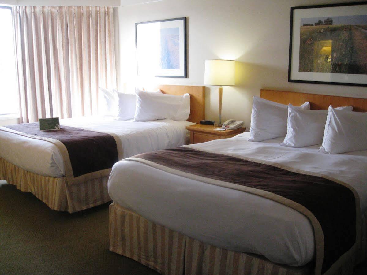 Baymont By Wyndham Red Deer Hotel Buitenkant foto